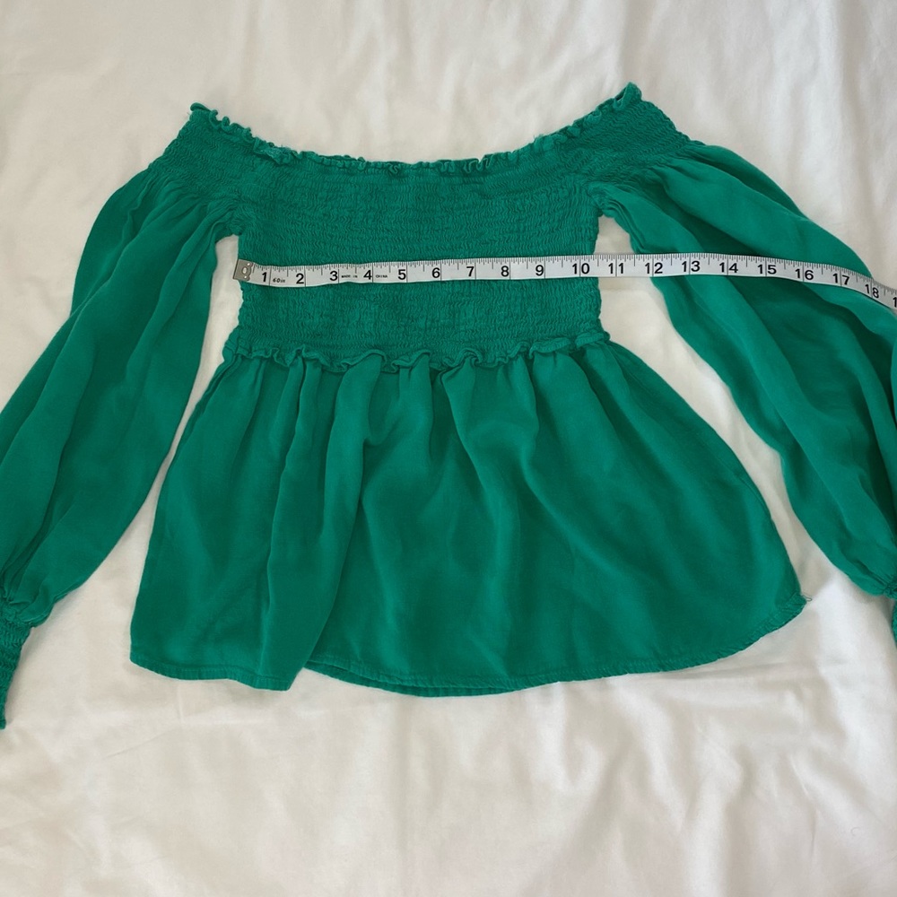 Off the shoulder Top - Picture 3 of 4